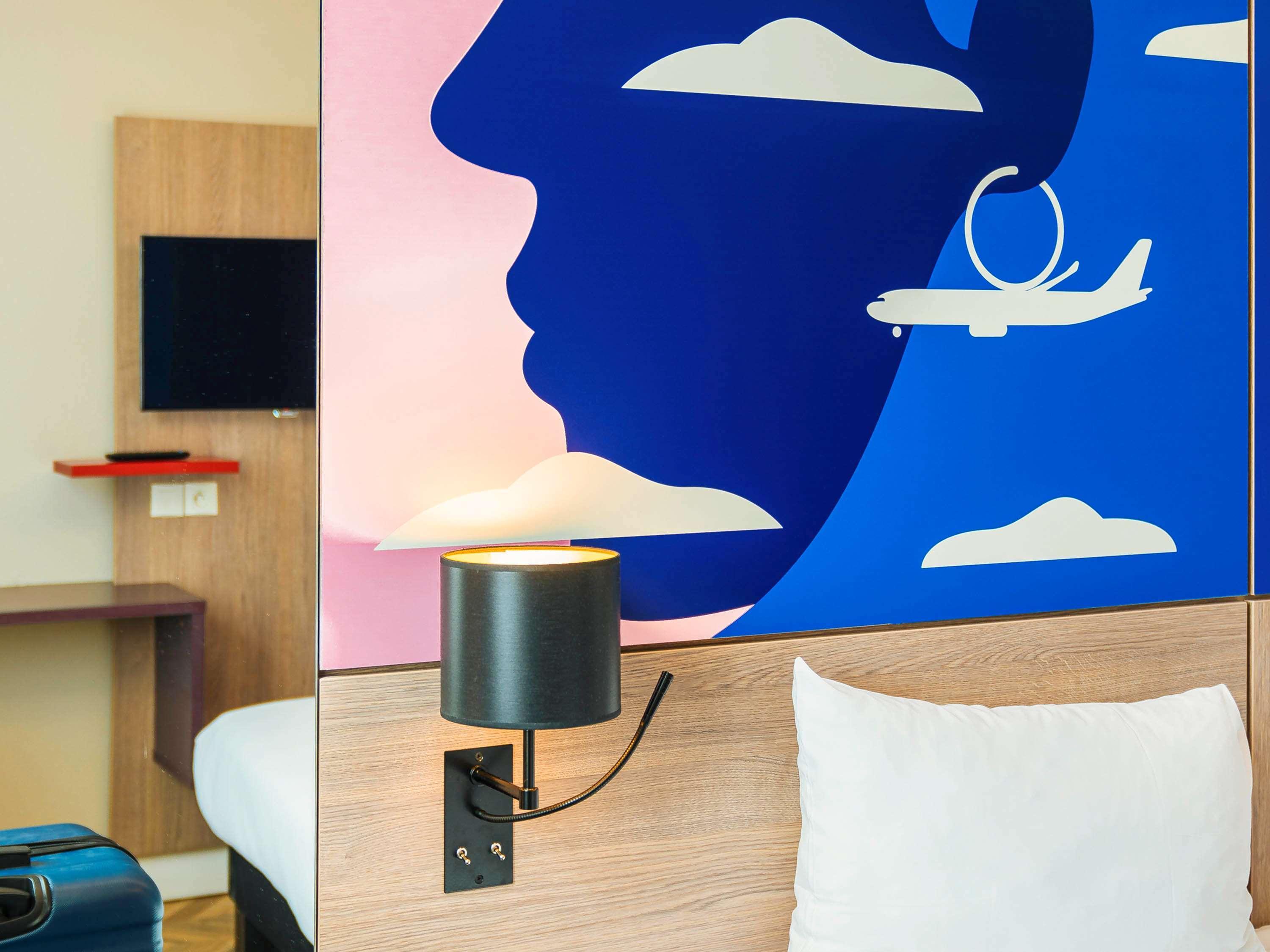 Hotel Ibis Styles Aéroport Arenas 3*