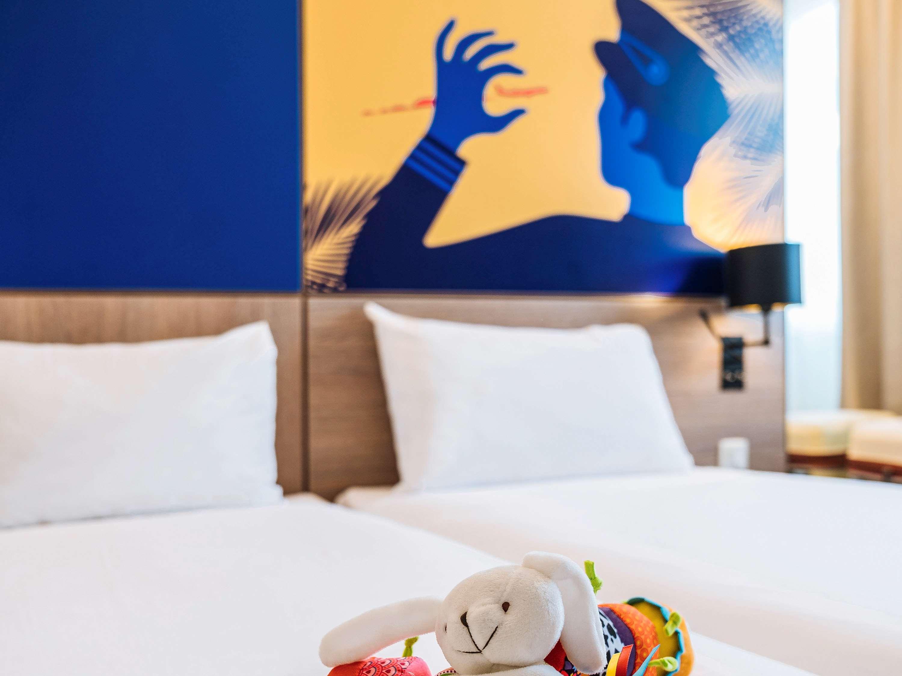 Ibis Styles Aéroport Arenas Hotel 3*