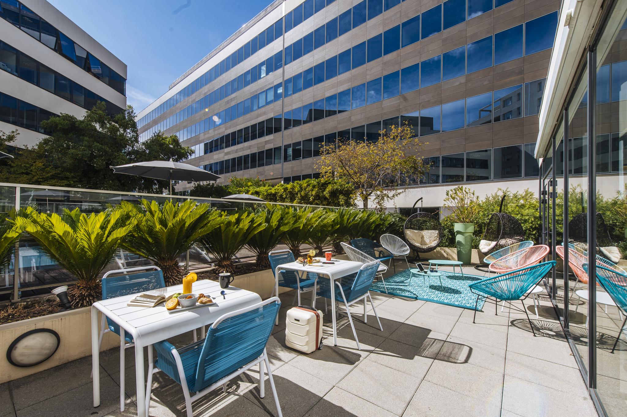 Ibis Styles Aéroport Arenas Hotel 3*
